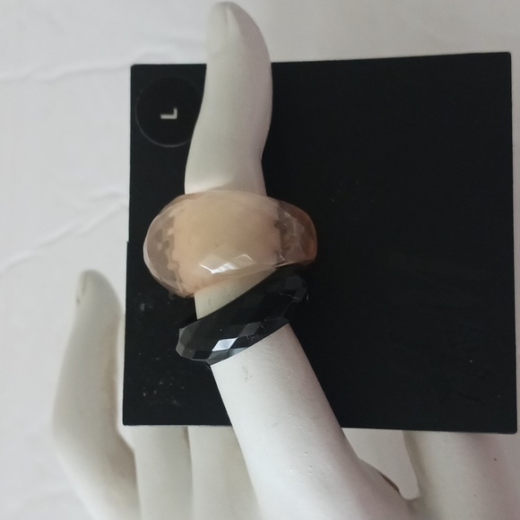 H&M Jewelry - H&M set of 2 plastic rings black and beige Sz. L